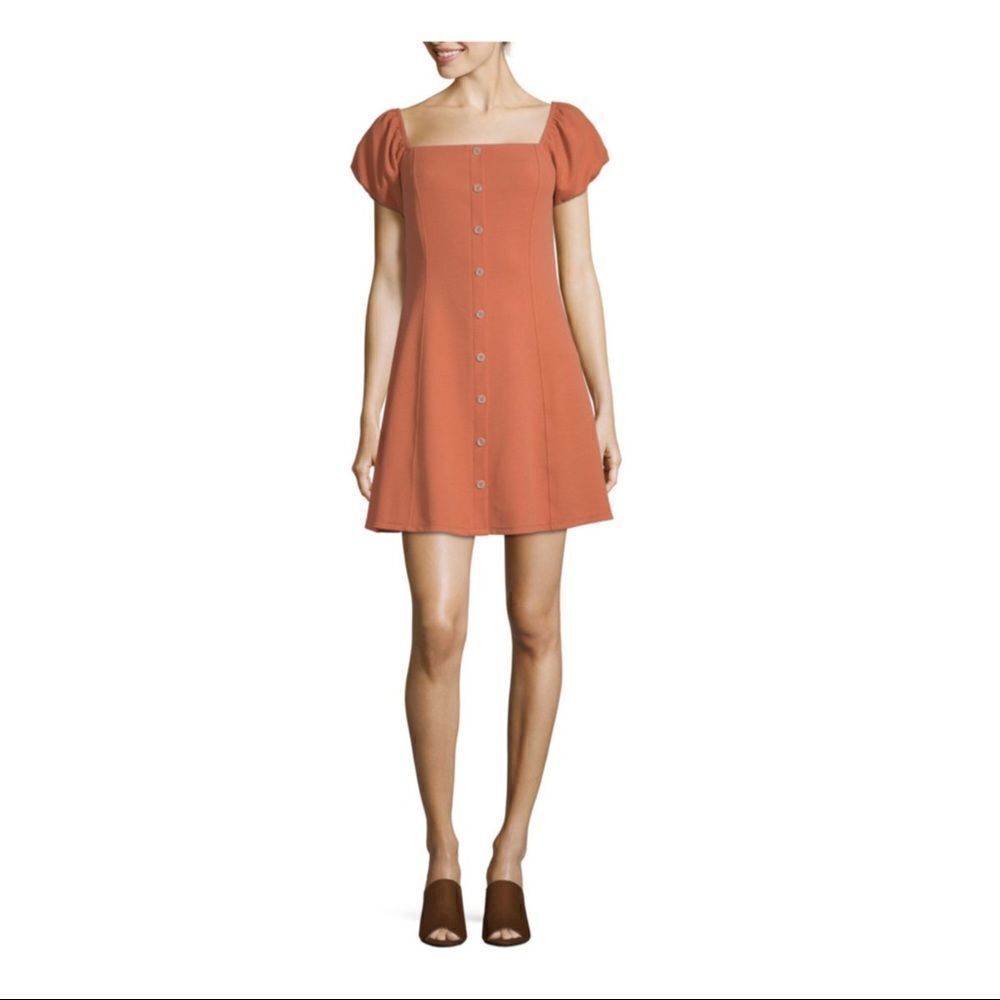 ✨Juniors Short Sleeve Fit & Flare Dress✨